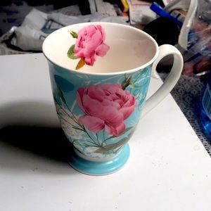 Ceramic coffee cup floral with flower detail inside corner of cup so adorable.💕